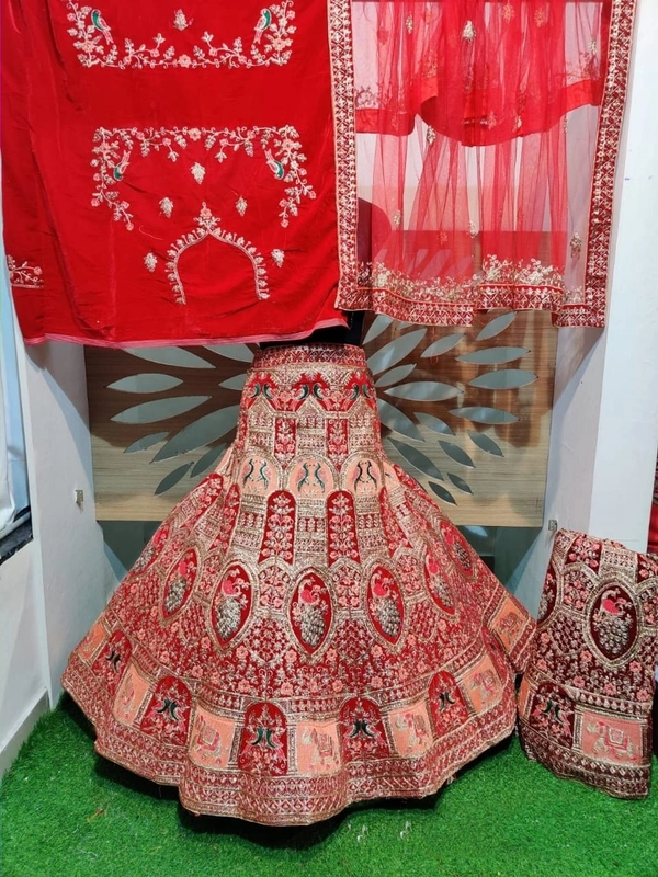 Bridal LM 32 | Lehenga Choli - Red, Free