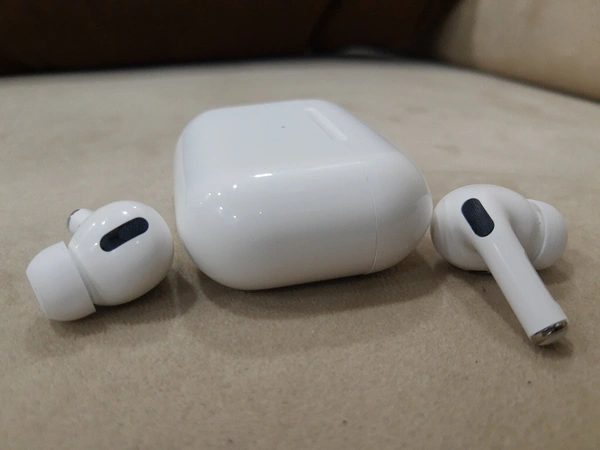 Airpods New Version Good Quality Box Piece Replica (Including Shipping) - White