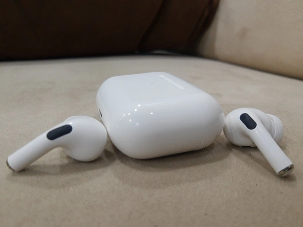 Airpods New Version Good Quality Box Piece Replica (Including Shipping) - White