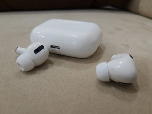 Airpods New Version Good Quality Box Piece Replica (Including Shipping) - White