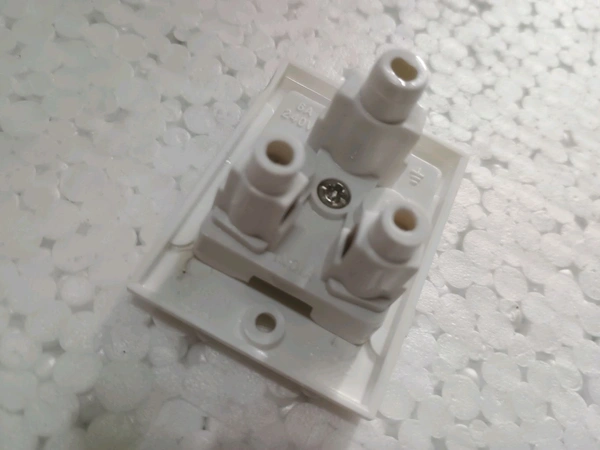Vankon 6A 5 Pin Non Moduler Electrical Socket, White Colour, Polycorbonate Body, Heavy Duty, Suitable for Home & Office Use with Screws