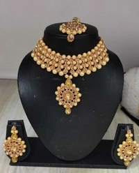 Alloy Jewel SetColor :GoldColor Code :GOLDModel Number :S16NOLCDSales Package Id :ITS A PACK OF COMBO WITH ONE CHOKER SET,