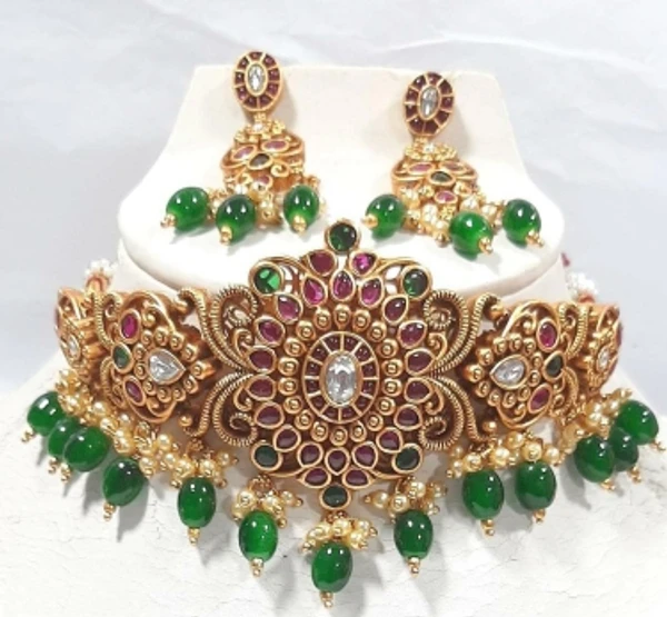 Alloy Jewel SetColor :MulticolorColor Code :GREEN DROPModel Number :FS SET GREENSales Package Id :1 Choker Necklace Set, 1 Pair of EarringsType :Earring & Necklace SetBase Material :AlloyPlating :Gold-plated7 Days Return Policy, No questions asked.