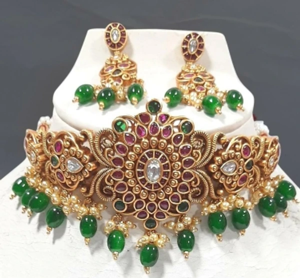 Alloy Jewel SetColor :MulticolorColor Code :GREEN DROPModel Number :FS SET GREENSales Package Id :1 Choker Necklace Set, 1 Pair of EarringsType :Earring & Necklace SetBase Material :AlloyPlating :Gold-plated7 Days Return Policy, No questions asked.