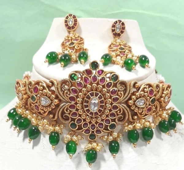 Alloy Jewel SetColor :MulticolorColor Code :GREEN DROPModel Number :FS SET GREENSales Package Id :1 Choker Necklace Set, 1 Pair of EarringsType :Earring & Necklace SetBase Material :AlloyPlating :Gold-plated7 Days Return Policy, No questions asked.