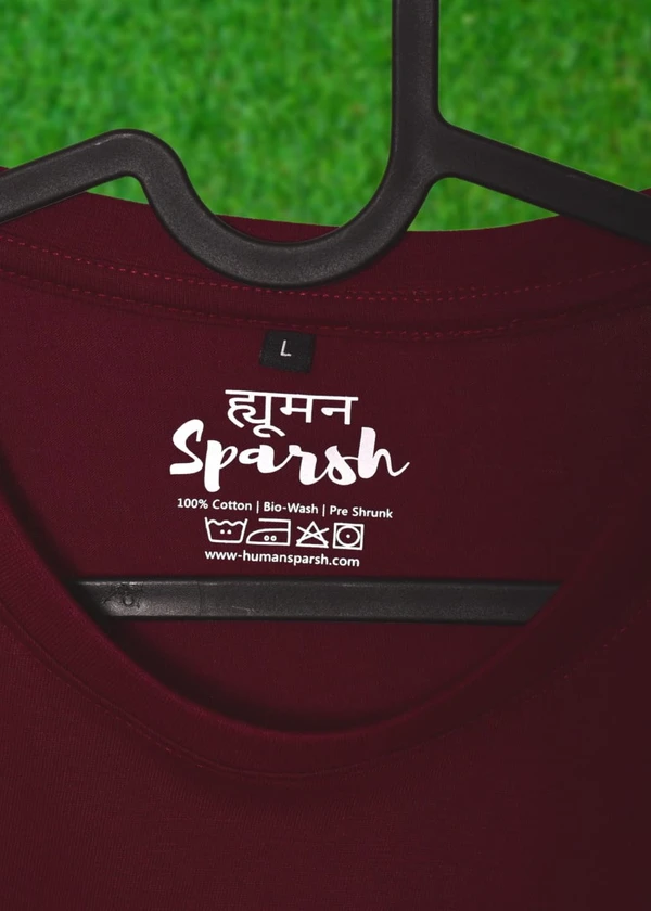 *Human Sparsh Men’s Round Neck T-Shirt – Wine *Power, Elegance and Sophistication is what you’ll feel when Black is worn. It would show how deep and serious the feelings and thoughts are.Whether you wear it with Jeans or Track Pants, you’ll look great with it.It’s made up of 180 gsm 100% Bio-Washed Cotton fabric with the most durable stitching to make sure it lasts long without los - XL