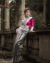 Designer Beautiful Banarsi Saree with Blouse Piece for WomenName: Designer Beautiful Banarsi Saree with Blouse Piece for WomenSaree Fabric: Banarasi SilkBlouse: Separate Blouse PieceBlouse Fabric: Banarasi SilkPattern: Zari WovenBlouse Pattern: SolidNet Quantity (N): SingleGREY Designer Traditional Banarasi Silk Sari With Pink Attached Blouse. Barik jacquard Design.Paired with a ma