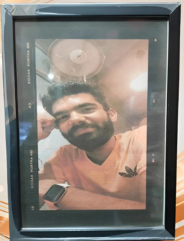 Photo Frame_A4 With Photo (UP29) - Plastic (12*9 Inch.)