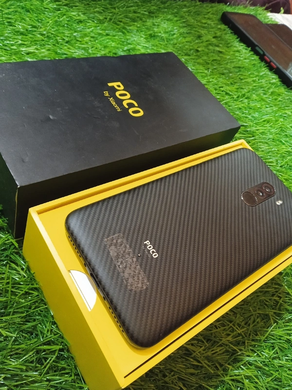 Poco F1 - 8Gb 256Gb, Black