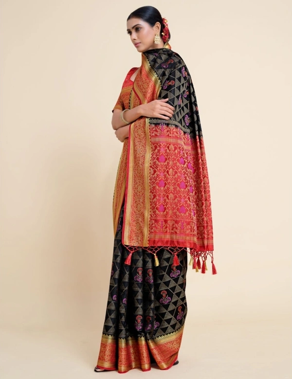 Pehnava Beautiful Premium Cotton Silk Sari With Blouse - Black, 6.3 mtr