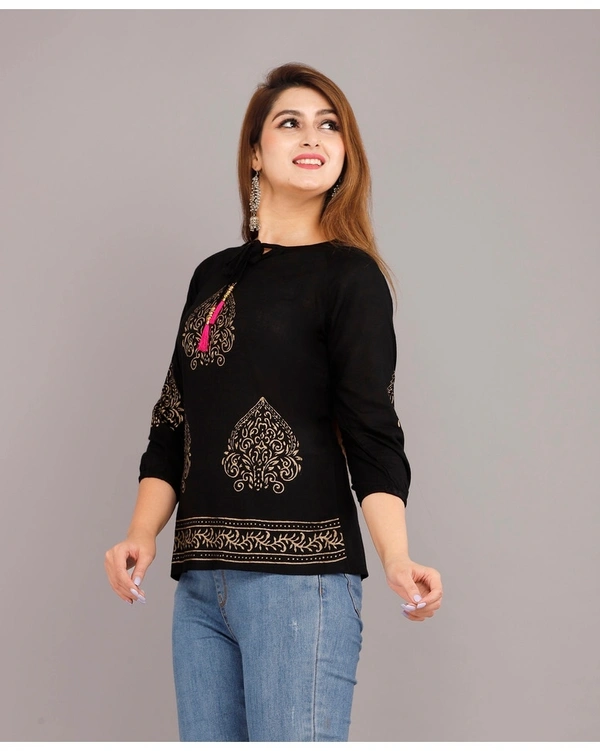 Pehnava Women's Printed Viscose Top - Black - S