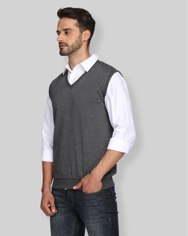 Roxstar Men's Blended Solid V-neck Slim fit Sleeveless Sweater - S