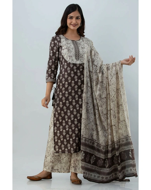 GMJ Floral Printed Straight Cotton Kurta Plazzo & Dupatta Set - M