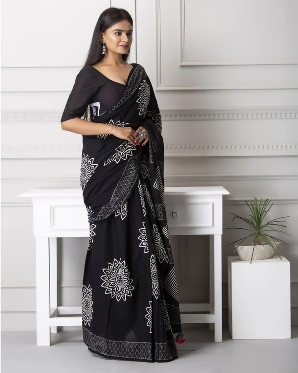 Pehnava Pure Mulmul Block Printed Saree With Blouse - 6.3 Mtrs With Blouse