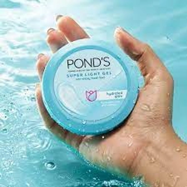 PONDS Super Light Gel Moisturiser - With Hyaluronic Acid & Vitamin E, For Glowing Skin, 100 ml