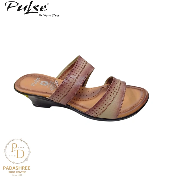Pulse Leather Low Wedge Sandal - 36, Cream