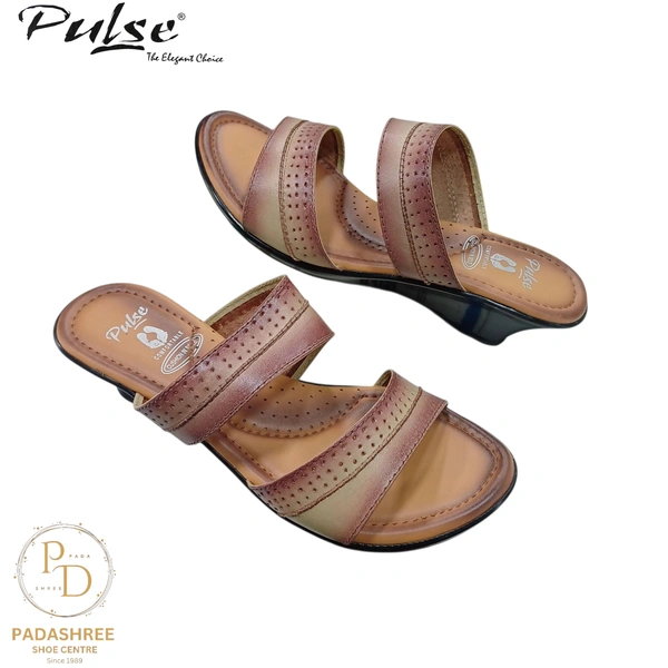 Pulse Leather Low Wedge Sandal - 36, Cream