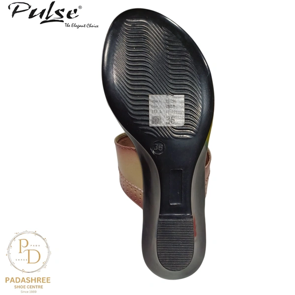 Pulse Leather Low Wedge Sandal - 36, Cream