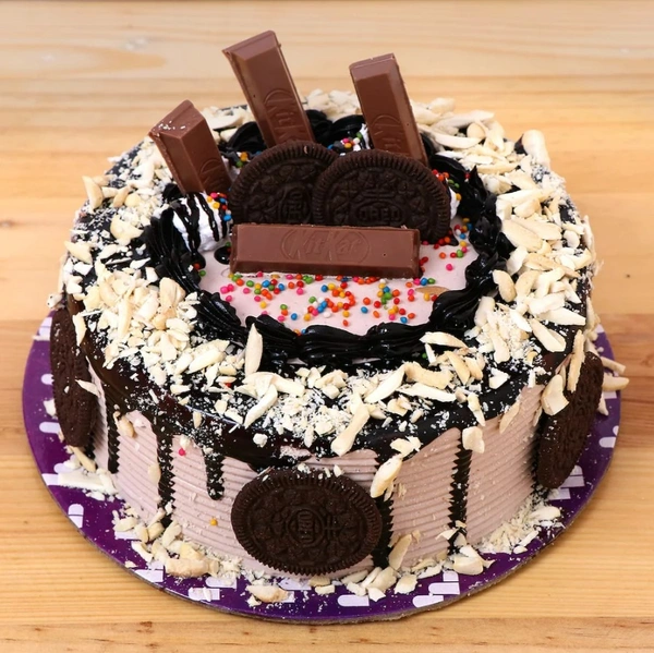 Cashew KitKat Oreo Dream Drip Cake - 500 gm