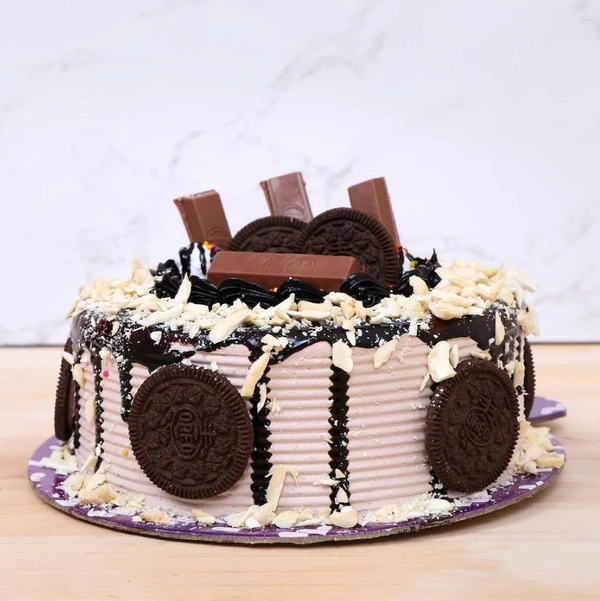 Cashew KitKat Oreo Dream Drip Cake - 500 gm