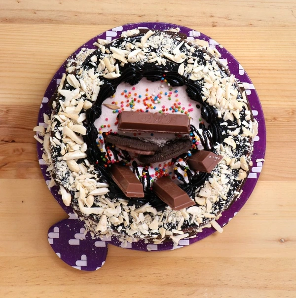 Cashew KitKat Oreo Dream Drip Cake - 500 gm