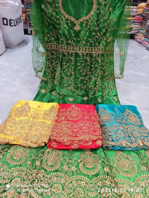 B130 GOWN SET 4 