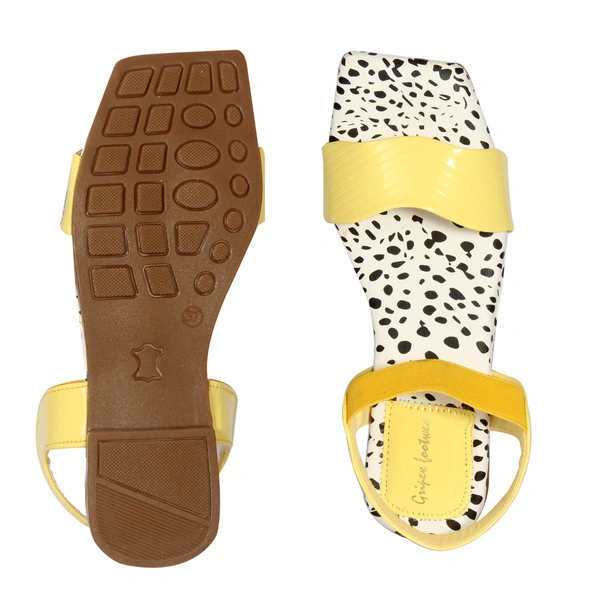 Flat sandals for women with soft padding - Yellow