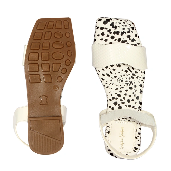 Flat sandals for women with soft padding - White