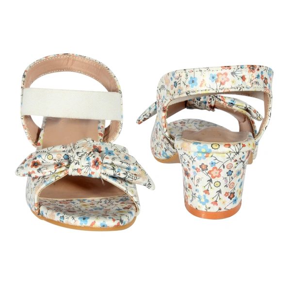Kids sandals with short heel - White