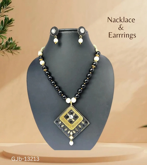 GJb-13213 Traditional Jewellery Set - Adjustable