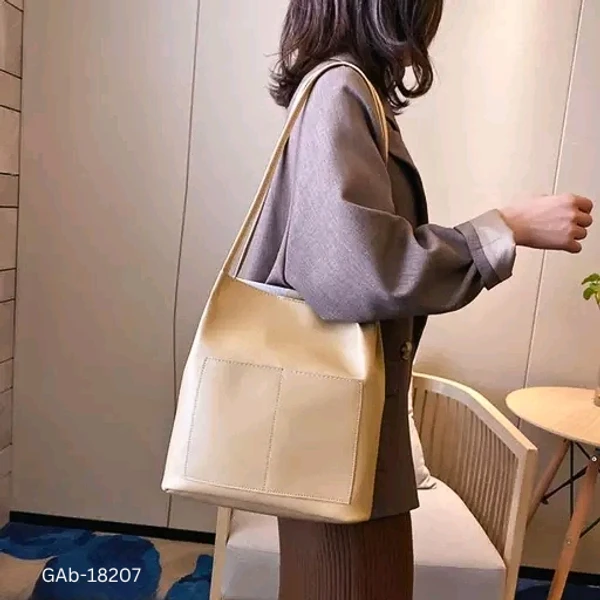 GAb-18207 Trendy Handbag Ladies Purse With Big Space.