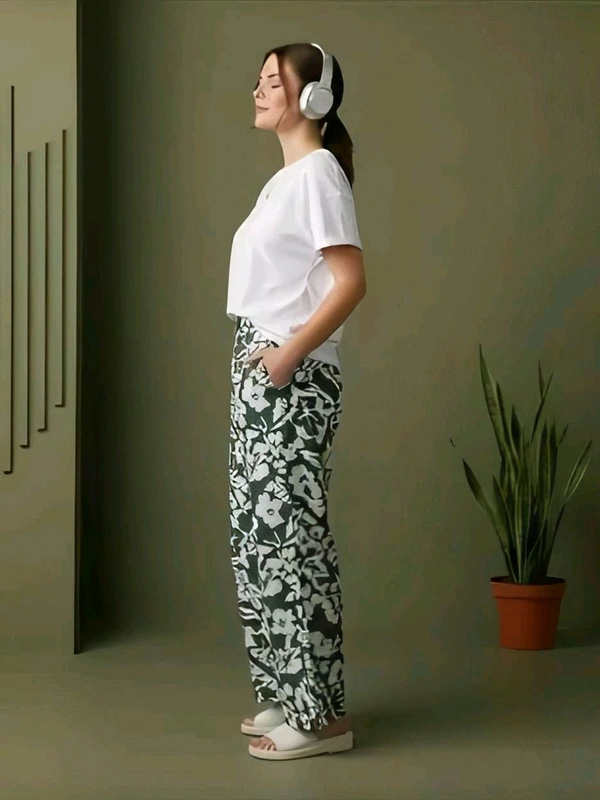 GWd-11422 Women Rayon Printed Trouser  - M