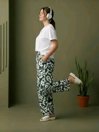 GWd-11422 Women Rayon Printed Trouser  - M