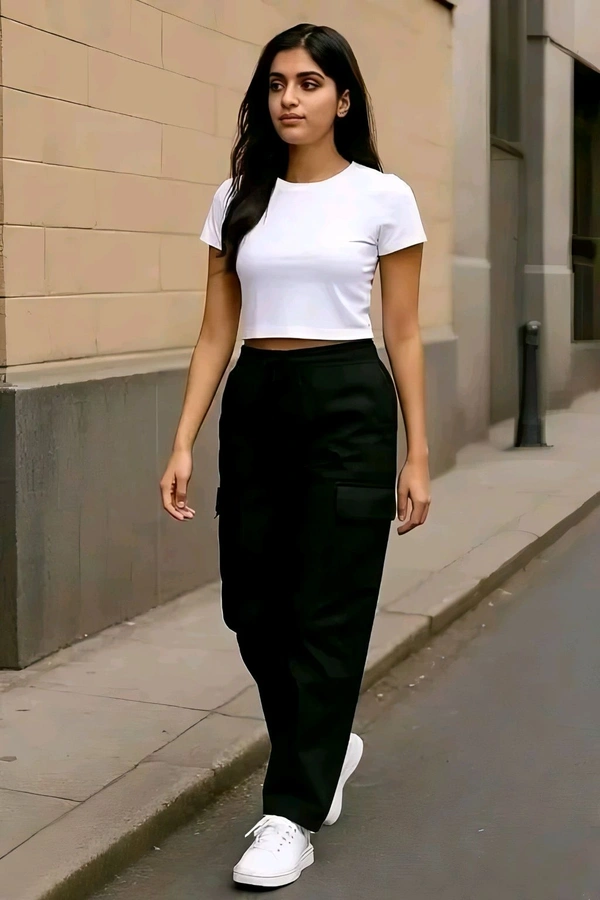 GWd-11423 Women Black Cargo Pants - S