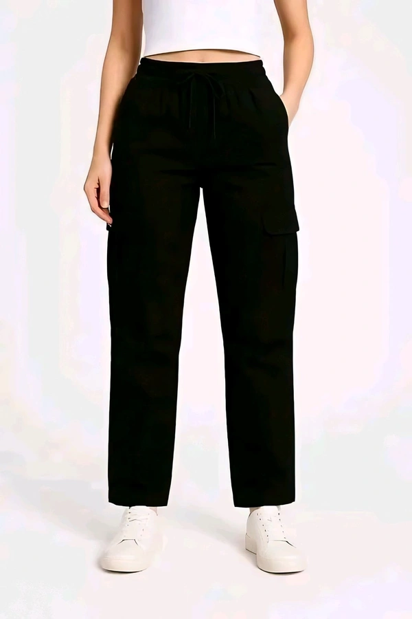 GWd-11423 Women Black Cargo Pants - S