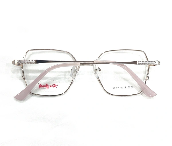 TOM HARDY M1023 SkU002 - 002