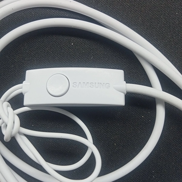 Samsung Wierd Earphone  - White, 1 Miter