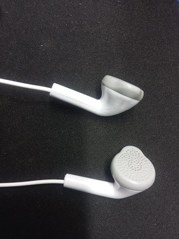 Samsung Wierd Earphone  - White, 1 Miter