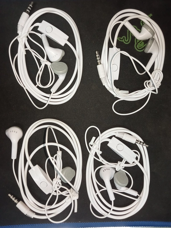 Samsung Wired Earphones Pack Of 4 - White, 1 Miter