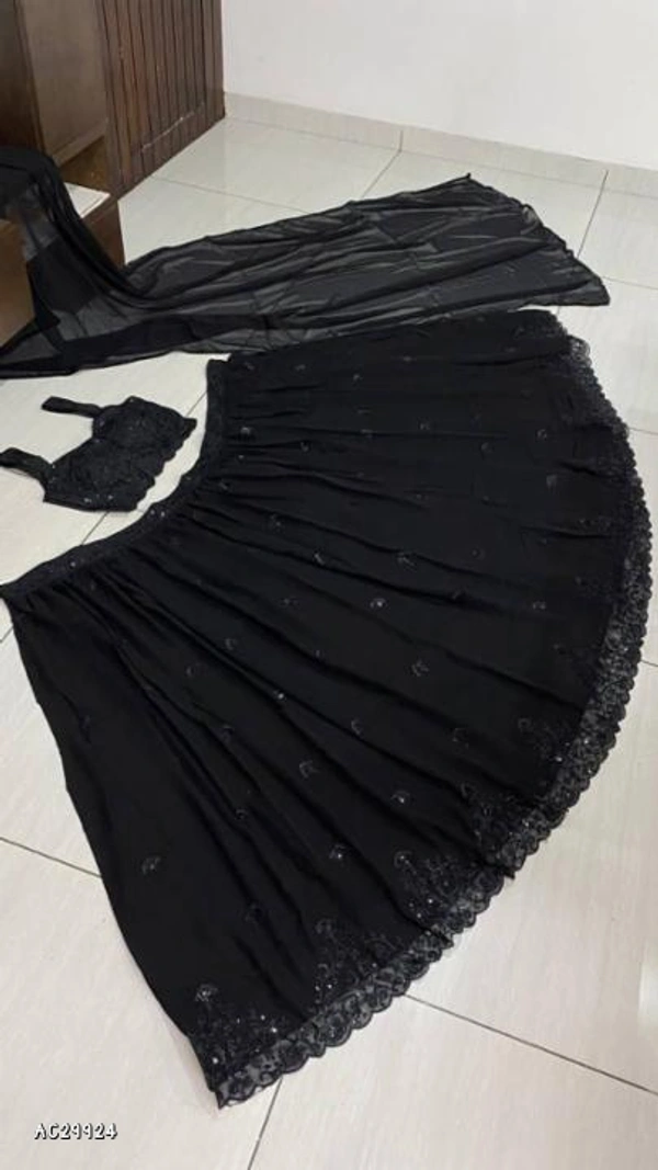 Catalog Name: *LEHNGA HIT DESINE * - Semi Stitched