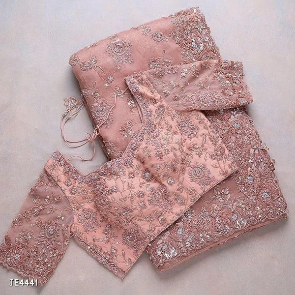 Catalog Name: *Heavy Organza Saree with Embroidery Work* - Un Stitched