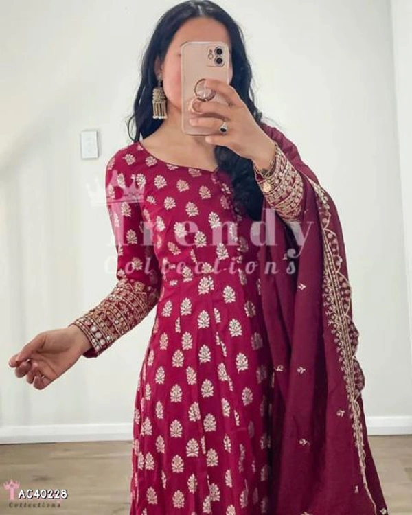 Catalog Name: *Gown,bottom,dupatta* - Free Size