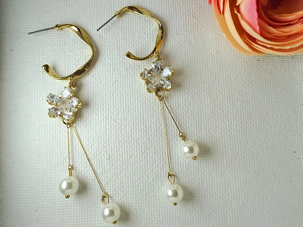 Cherry & Magpie The Minimalistic Dangle - Gold, Free, Western