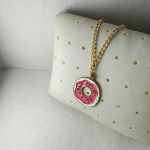Cherry & Magpie Trendy Cute Doughnut Pendant With Chain