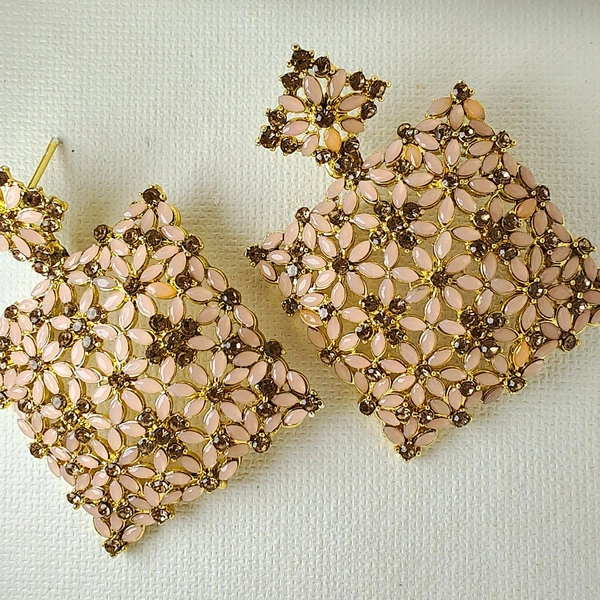 Cherry & Magpie Trendy Gorgeous Geometric Floral Earrings  - Lavender blush