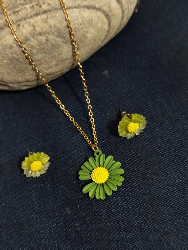 Cherry & Magpie Daisy Pendant With Earrings - Teal