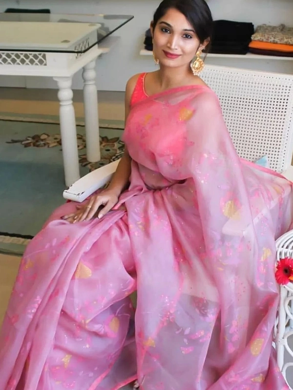Baby pink digital printed organza saree Saree Fabric- Organza   Saree length 5.5 mtr   Blouse Fabric- Banglori Silk  Blouse length 0.8 mtr ( Unstitched ) 