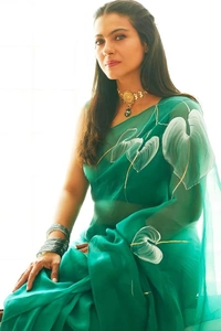 Floral Kajol Style Organza Saree Fabric- Organza   Saree length 5.5 mtr   Blouse Fabric- Tafetta Silk  Blouse length 0.8 mtr ( Unstitched ) 