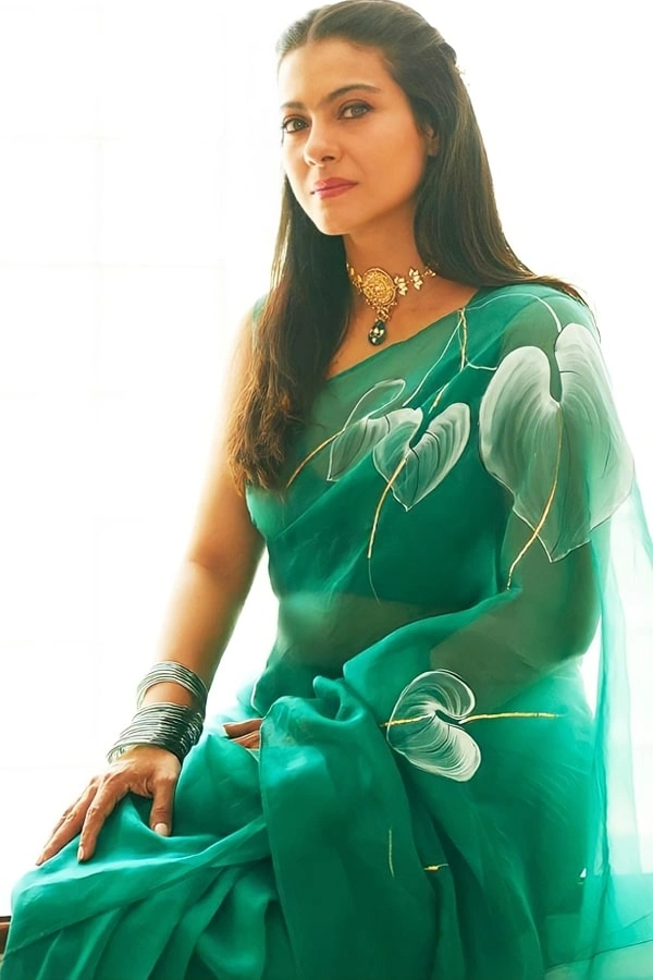 Floral Kajol Style Organza Saree Fabric- Organza   Saree length 5.5 mtr   Blouse Fabric- Tafetta Silk  Blouse length 0.8 mtr ( Unstitched ) 