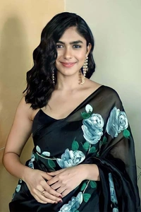 Black Organza Floral Saree Fabric- Organza   Saree length 5.5 mtr   Blouse Fabric- Tafetta Silk  Blouse length 0.8 mtr ( Unstitched ) 